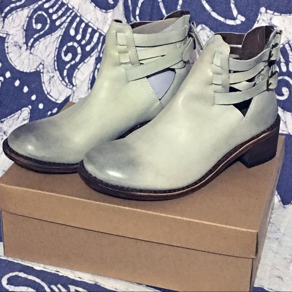Anthropologie Gee WaWa Brandi Ankle Boots New 8